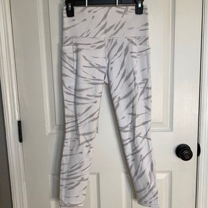 Athleta Salutation Stash Pocket II 7/8 Tight Small